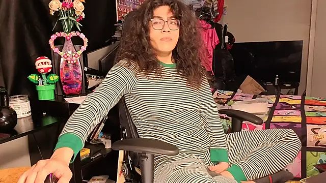 Snapshot of ShinyCherub chatting on February 17, 5:25 am ShinyCherub online show from February 17, 5:25 am