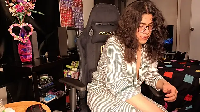 Snapshot of ShinyCherub chatting on March 18, 1:00 am ShinyCherub online show from March 18, 1:00 am