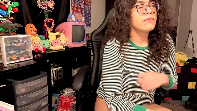 Snapshot of ShinyCherub chatting on October 1, 2:06 am ShinyCherub online show from October 1, 2:06 am