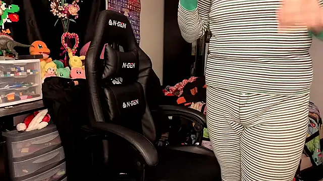 Snapshot of ShinyCherub chatting on October 12, 7:57 pm ShinyCherub online show from October 12, 7:57 pm