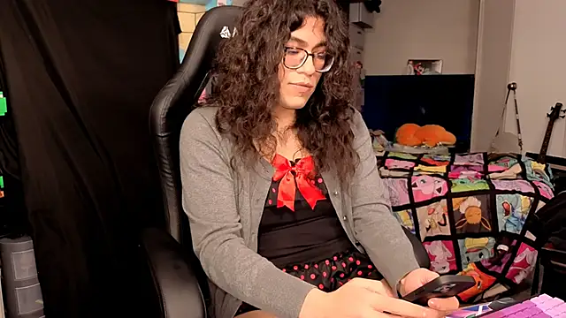 Snapshot of ShinyCherub chatting on December 1, 10:26 pm ShinyCherub online show from December 1, 10:26 pm