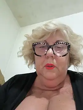 Snapshot of Merilulla chatting on May 15, 11:34 pm Merilulla online show from May 15, 11:34 pm