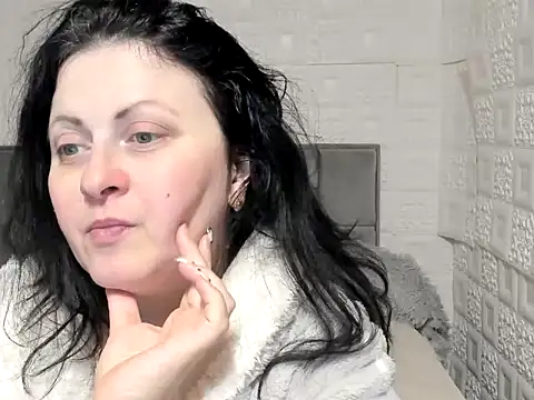 Lillian2 online show from February 15, 12:33 pm