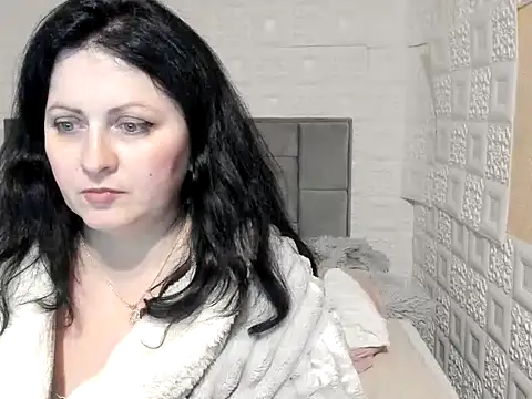 Lillian2 online show from February 26, 5:42 am