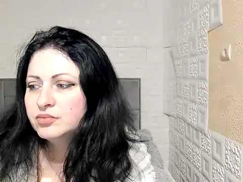 Lillian2 online show from March 2, 9:32 pm