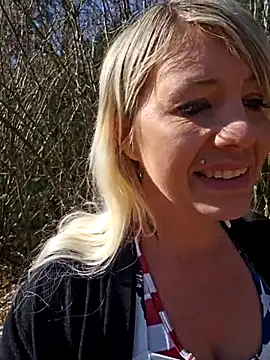 Snapshot of Sexy_Sparkling_ chatting on March 8, 11:05 am Sexy Sparkling online show from March 8, 11:05 am