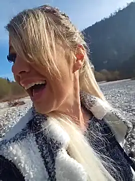 Snapshot of Sexy_Sparkling_ chatting on November 13, 11:31 am Sexy Sparkling online show from November 13, 11:31 am