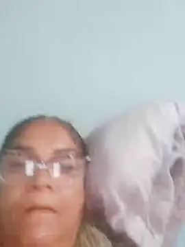 Delicy1 online show from December 9, 9:05 pm