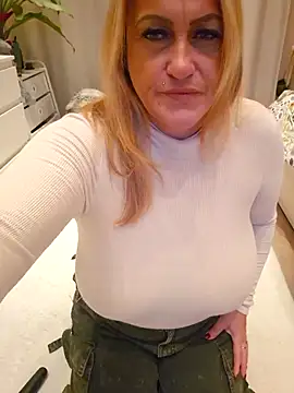 Snapshot of Isabellaa04 chatting on November 28, 6:43 pm Isabellaa04 online show from November 28, 6:43 pm