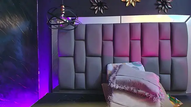  MiaBrown  online show from November 11, 12:05 pm