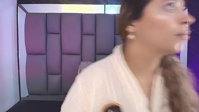  MiaBrown  online show from February 5, 12:10 pm