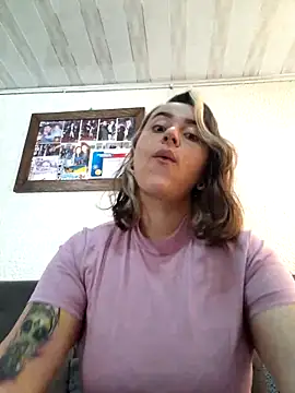 Snapshot of Aleja_Forero chatting on March 9, 6:21 pm Aleja Forero online show from March 9, 6:21 pm
