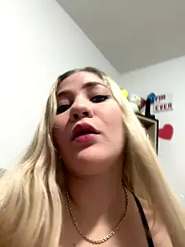 Snapshot of Celestedubois chatting on October 24, 10:17 pm Celestedubois online show from October 24, 10:17 pm