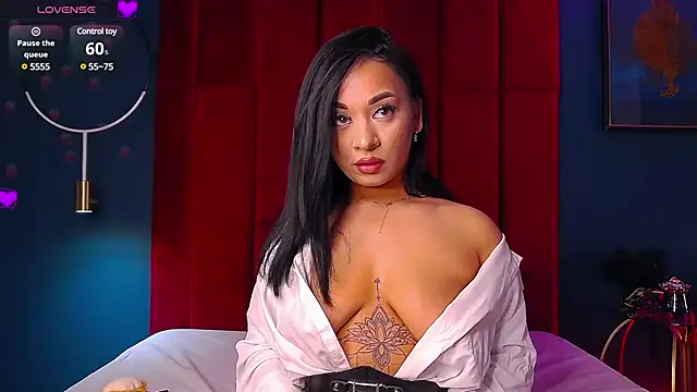 Snapshot of MadyLuxxx chatting on March 22, 8:04 pm MadyLuxxx online show from March 22, 8:04 pm