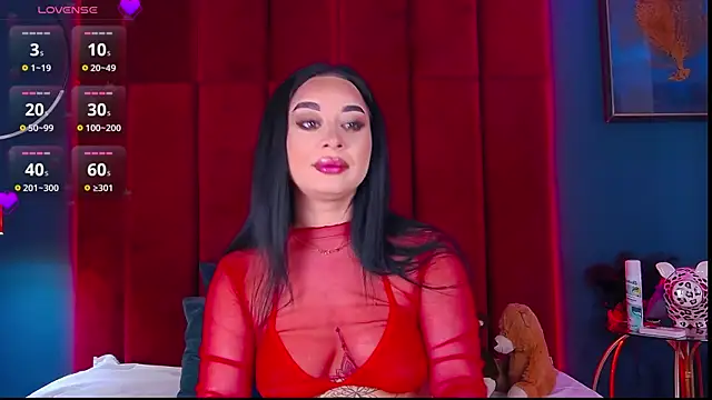 Snapshot of MadyLuxxx chatting on October 18, 7:03 pm MadyLuxxx online show from October 18, 7:03 pm