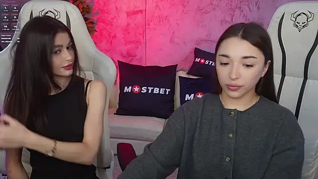 Snapshot of Jasmine_Flow chatting on December 17, 1:49 pm Jasmine Flow online show from December 17, 1:49 pm
