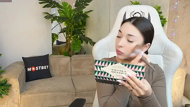 Snapshot of Jasmine_Flow chatting on December 20, 7:55 am Jasmine Flow online show from December 20, 7:55 am