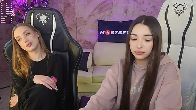Snapshot of Jasmine_Flow chatting on January 4, 7:55 pm Jasmine Flow online show from January 4, 7:55 pm