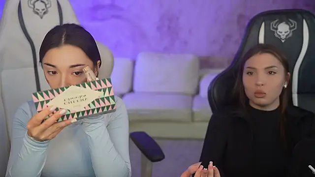 Jasmine Flow online show from October 21, 7:09 am