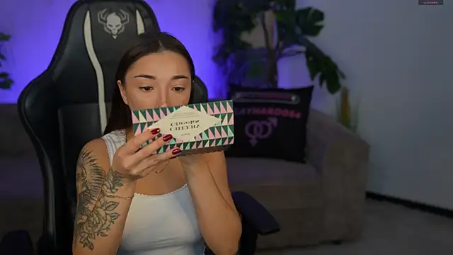 Jasmine Flow online show from November 7, 8:14 am