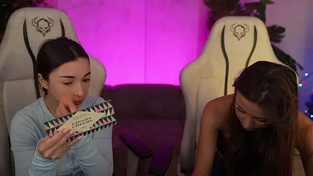 Jasmine Flow online show from December 19, 8:10 am