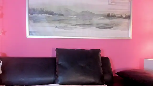 Snapshot of Tiffanysurez_ chatting on November 19, 8:20 pm Tiffanysurez online show from November 19, 8:20 pm