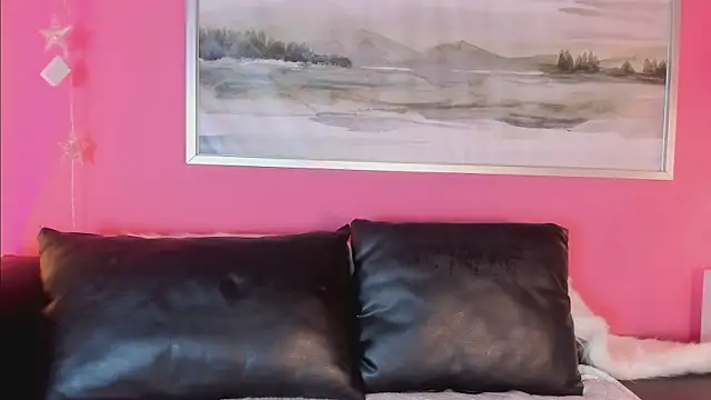 Snapshot of Tiffanysurez_ chatting on December 13, 9:31 pm Tiffanysurez online show from December 13, 9:31 pm