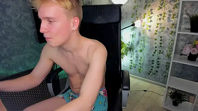 Snapshot of AlexxSweet chatting on December 21, 10:39 am AlexxSweet online show from December 21, 10:39 am