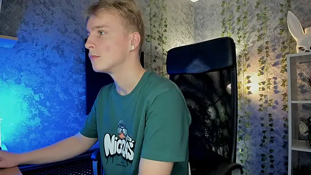 Snapshot of AlexxSweet chatting on October 5, 6:45 am AlexxSweet online show from October 5, 6:45 am