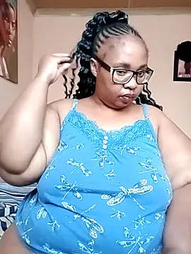 Snapshot of ZOQULUx chatting on December 15, 5:01 am ZOQULUx online show from December 15, 5:01 am