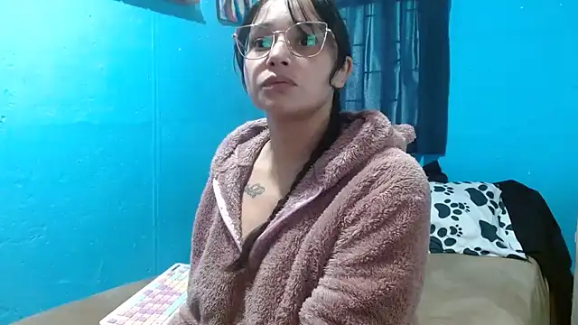 Snapshot of clarisse69 chatting on January 27, 10:27 pm clarisse69 online show from January 27, 10:27 pm