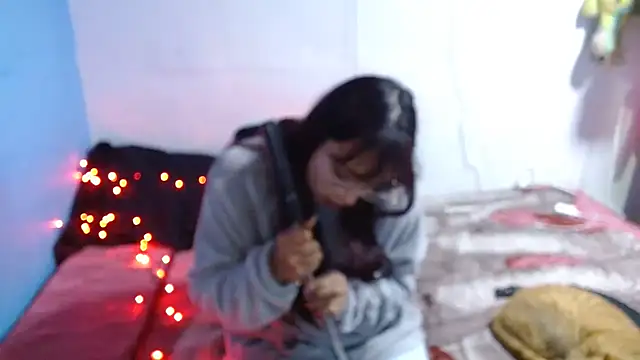 Snapshot of clarisse69 chatting on December 17, 11:44 pm clarisse69 online show from December 17, 11:44 pm