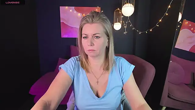 Annie Light online show from February 7, 5:52 am