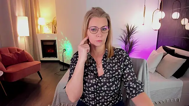 Annie Light online show from March 15, 6:03 am