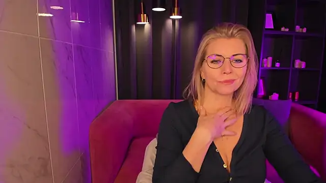 Annie Light online show from March 20, 9:04 am