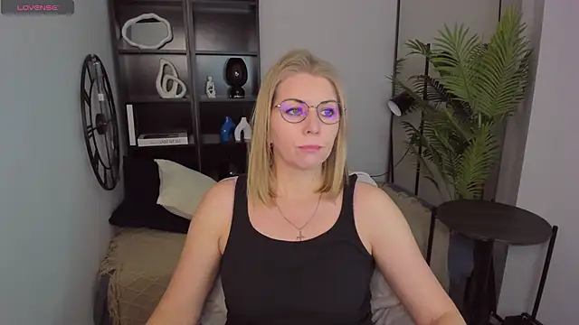 Annie Light online show from March 21, 5:32 am