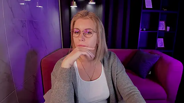 Annie Light online show from September 12, 5:40 am