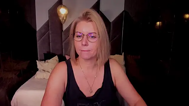 Annie Light online show from October 16, 5:52 am