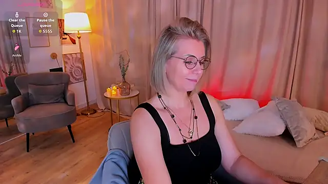 Annie Light online show from March 6, 9:39 am