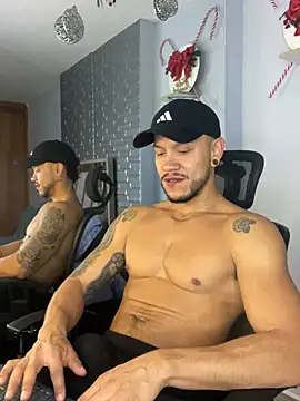 ARON TAYLER01 online show from December 21, 12:27 pm