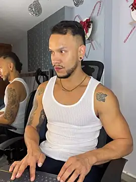 ARON TAYLER01 online show from December 24, 12:44 pm