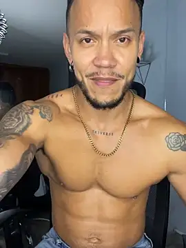 ARON TAYLER01 online show from March 6, 4:17 pm