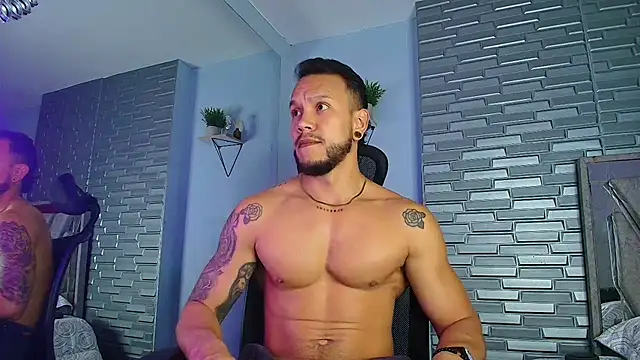 ARON TAYLER01 online show from February 17, 10:34 am