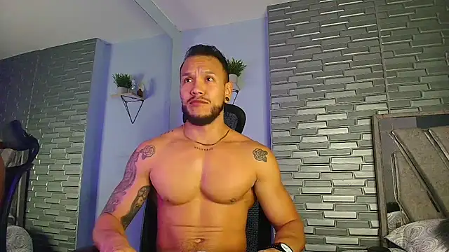 ARON TAYLER01 online show from February 18, 10:33 am