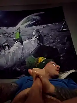 Snapshot of MrBiggBallz chatting on January 14, 9:13 am MrBiggBallz online show from January 14, 9:13 am