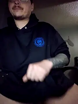 Snapshot of MrBiggBallz chatting on January 26, 12:48 am MrBiggBallz online show from January 26, 12:48 am