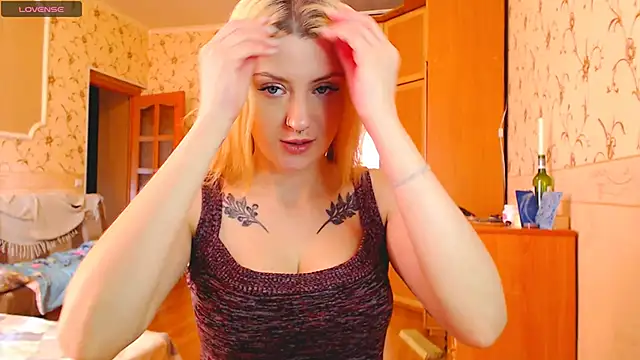 Snapshot of MarySweetness chatting on February 16, 9:59 am MarySweetness online show from February 16, 9:59 am