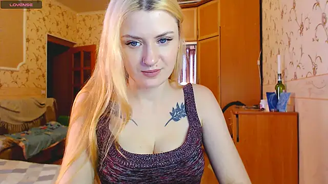 Snapshot of MarySweetness chatting on February 16, 2:21 pm MarySweetness online show from February 16, 2:21 pm