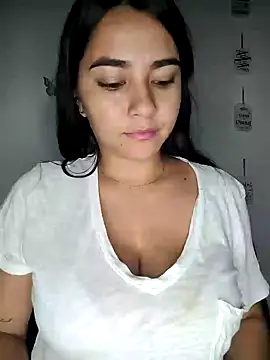 Snapshot of alison_villalobo chatting on October 26, 1:44 am alison villalobo online show from October 26, 1:44 am