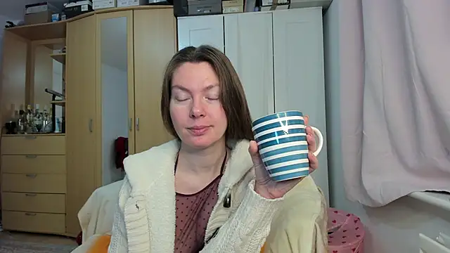 Snapshot of Rolla_Coaster chatting on February 3, 5:18 am Rolla Coaster online show from February 3, 5:18 am